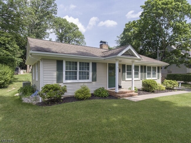 Photo - 32 Maple Ave