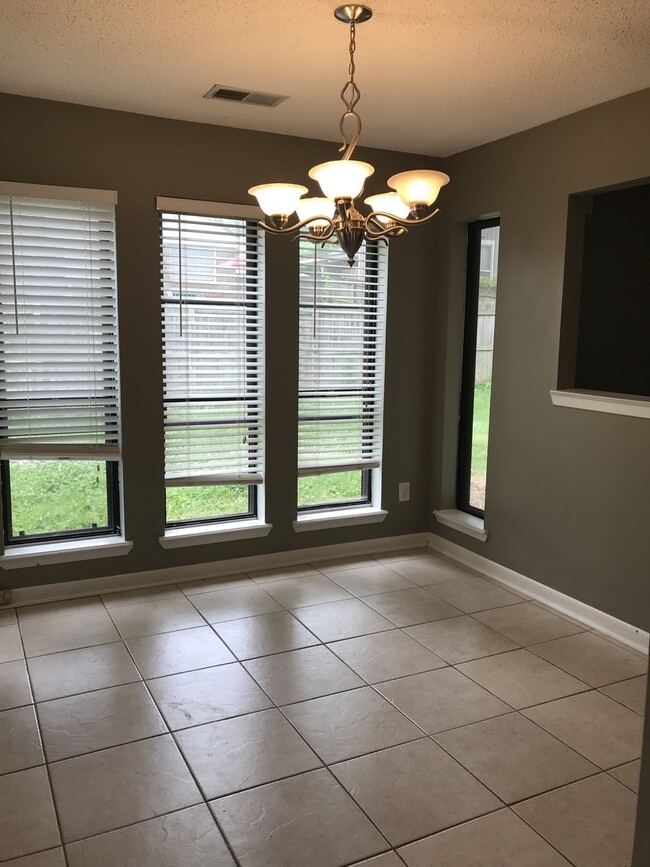 Photo - 3 Bedroom 2 Bath Home - Bartlett