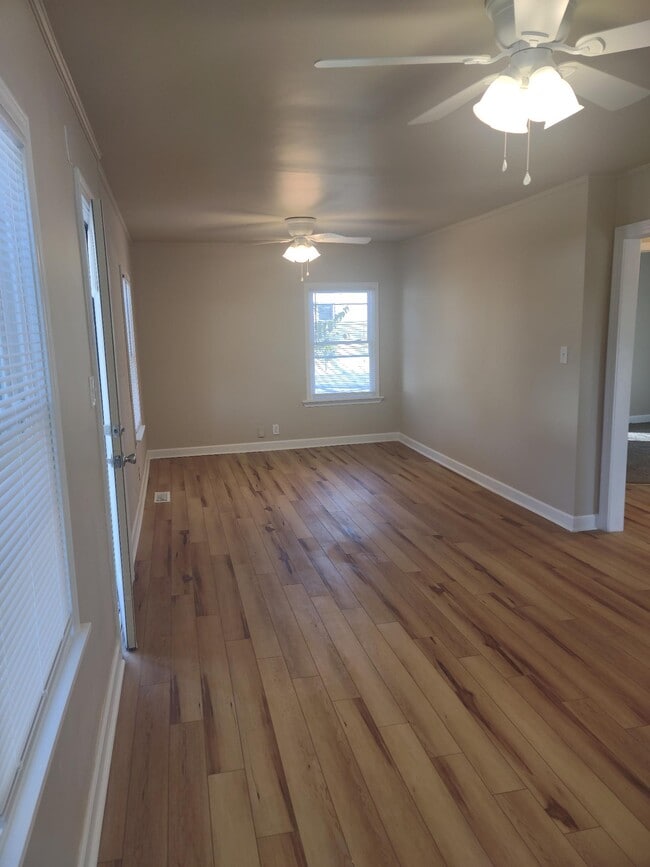 Photo - 8902 Prospect St