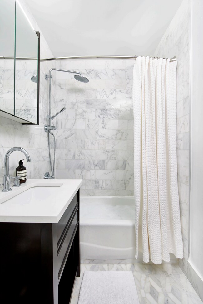 Photo - 110 Horatio St