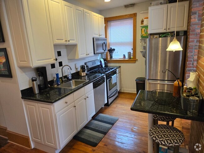 Building Photo - 4738 Lorain Ave Unit 3 Rental