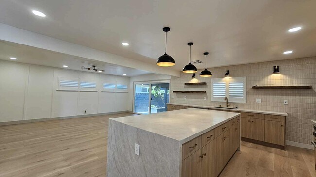 Photo - 114 S Emerald Pl House