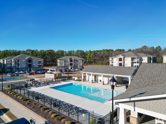 Building Photo - The Groves at 421 Rental