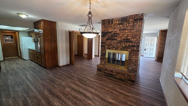 Photo - Wonderful 2 Bedroom Duplex in Bethany!  $1250 Per Month!