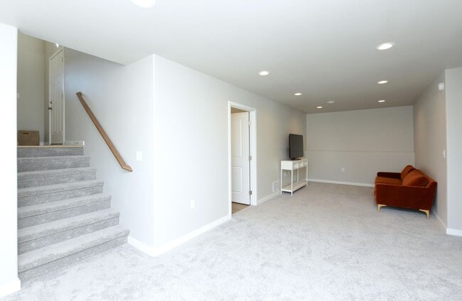 Photo - 1265 Jill Dr W
