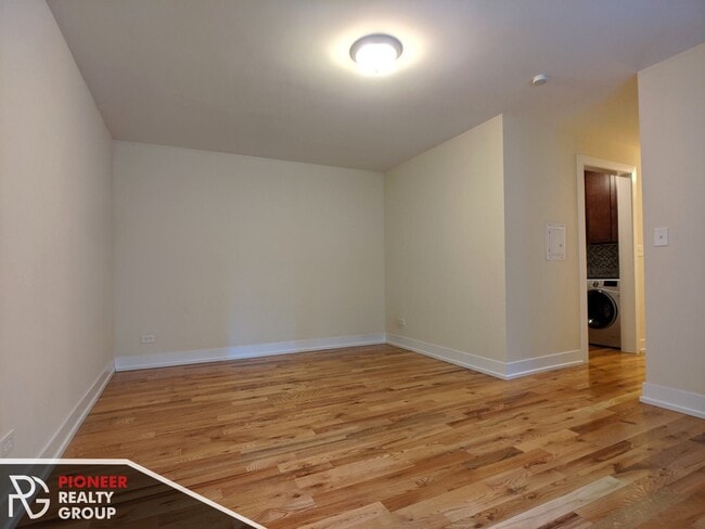 Photo - 563 W Arlington Pl