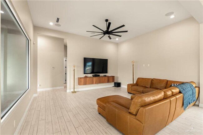 Photo - 21 N 36th St