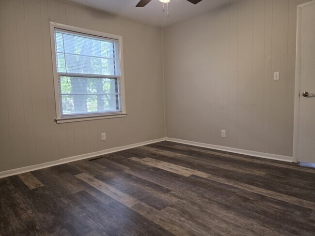 Photo - 4204 Lakeview Dr NW