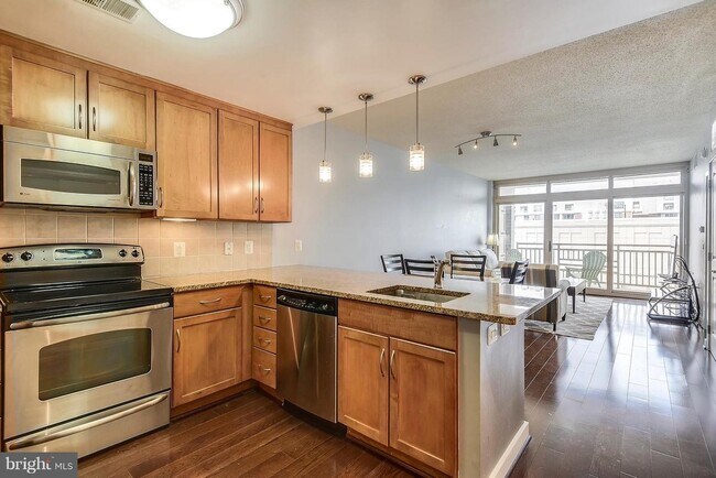 Kitchen & Living room - 888 N Quincy St Unidad 1805