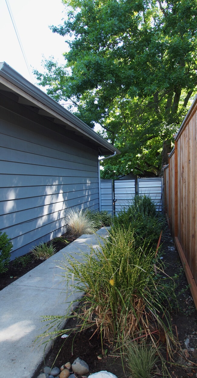 Photo - 7427 NE 6th Ave