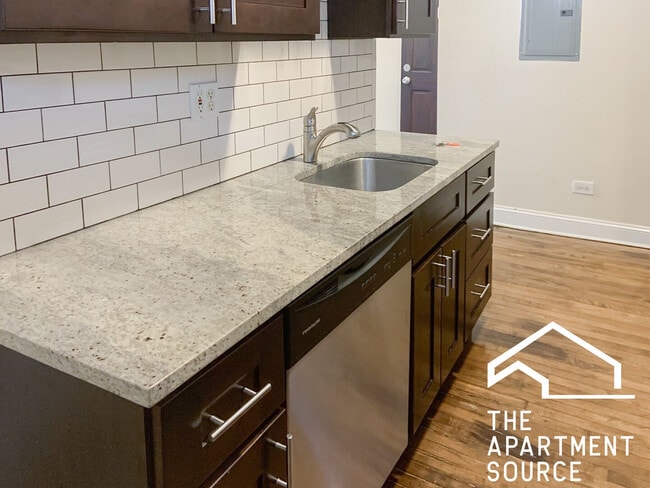 Photo - 857 W Cornelia Ave Unit 3S