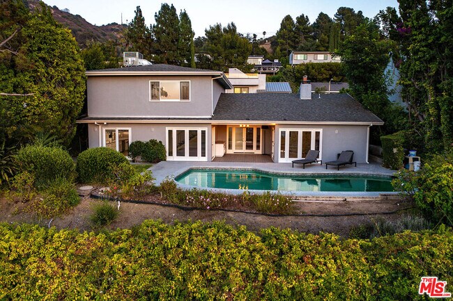 3115 Dona Susana Dr