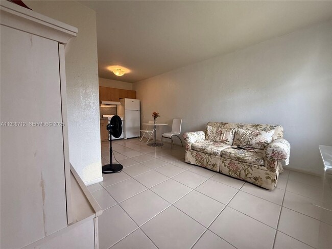 Photo - 3220 NW 47th St Unidad B