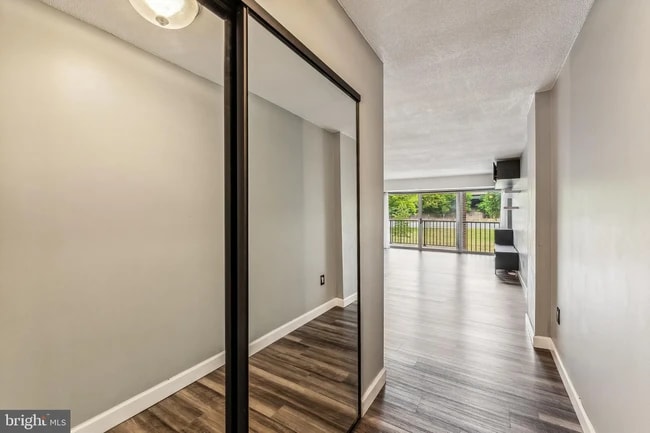 Entry - 1300 Army Navy Dr Unit 105