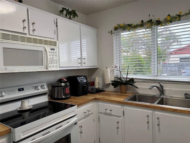 Photo - 19623 NW 30th Pl