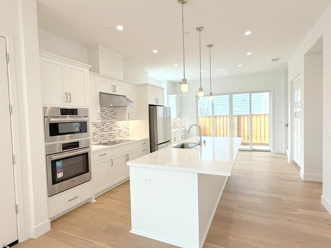 Photo - Newly Built ! Be The First To Live Here ! Modern Detached Home In New City Village !