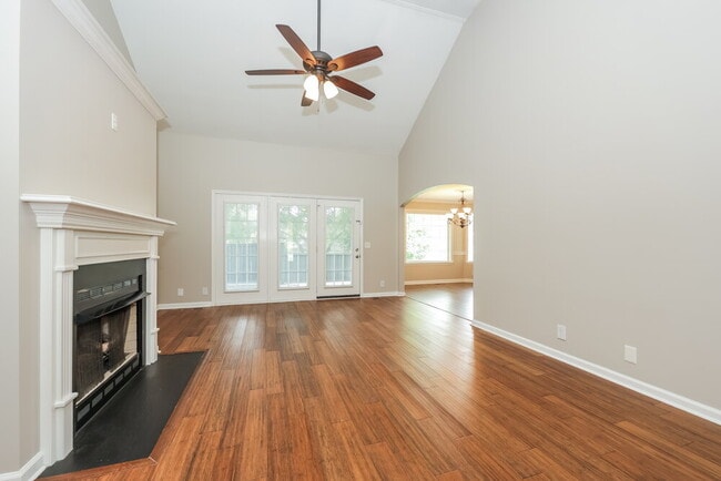 Photo - 6381 Paddington Way