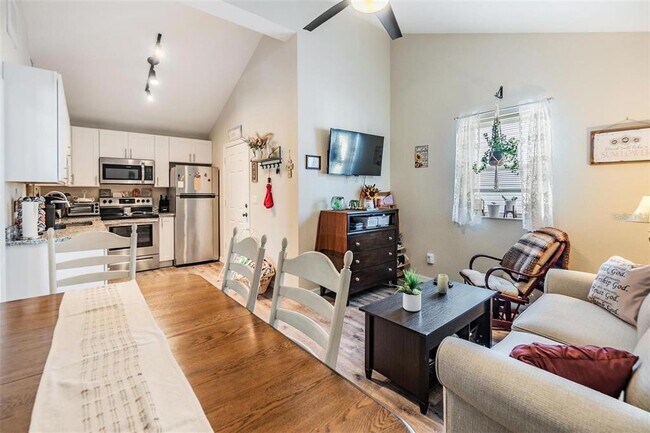 Photo - 1265 Jade Pl