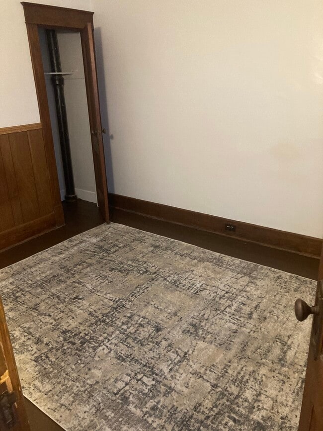 Photo - 1436 E 9th St Unit 2