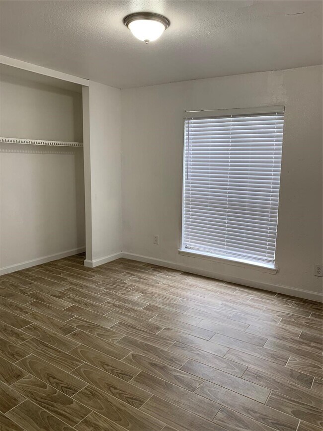 5625 Antoine Dr Unit 313