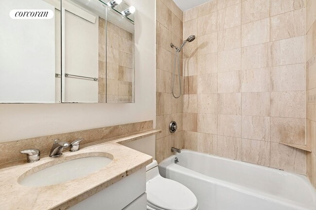 Photo - 393 W 49th St