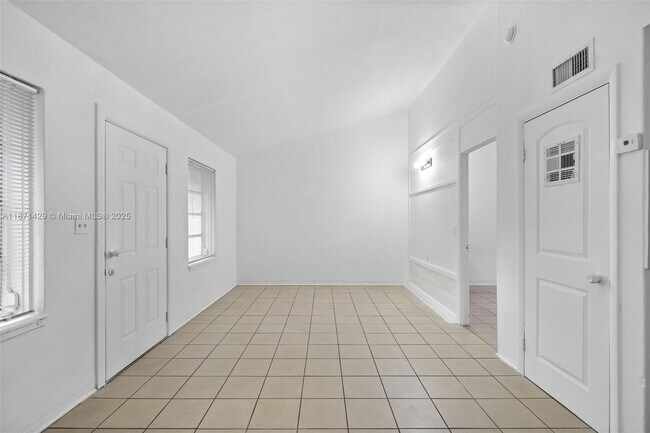 Photo - 840 SW 7th St Unit 844