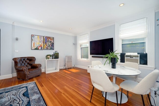 Building Photo - 1064 Beacon St Unit 12 Rental