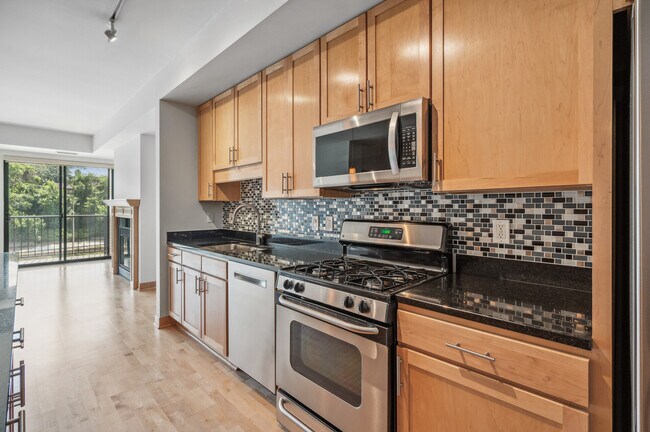 317 Groveland Ave Unit 404