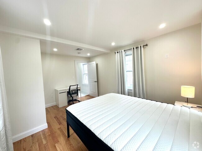 Building Photo - 11 Burrell St Rental