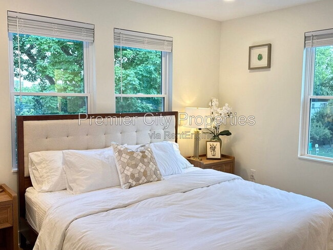 Photo - 240 Mcgregor Ave Unit 1