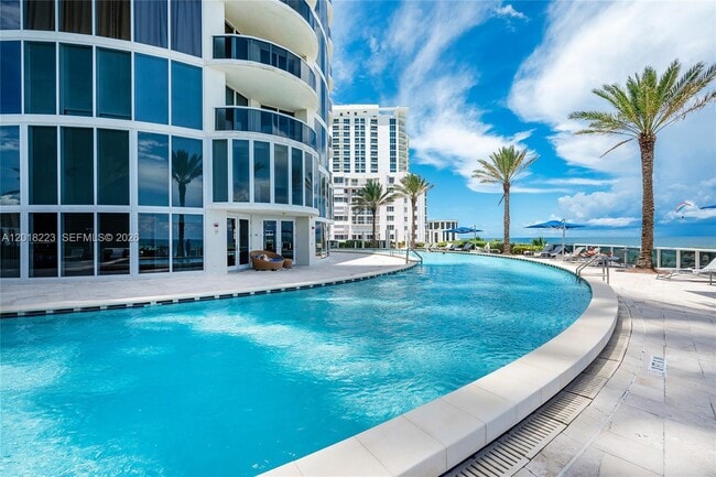 Building Photo - 17201 Collins Ave Unit 506