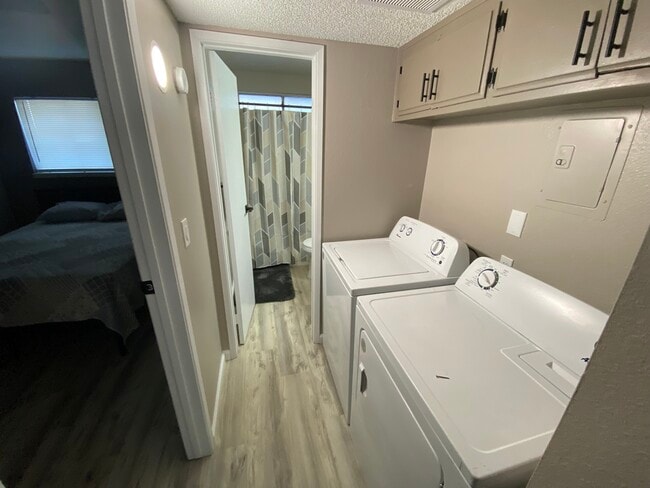 336 W Wilson Ave Unit B