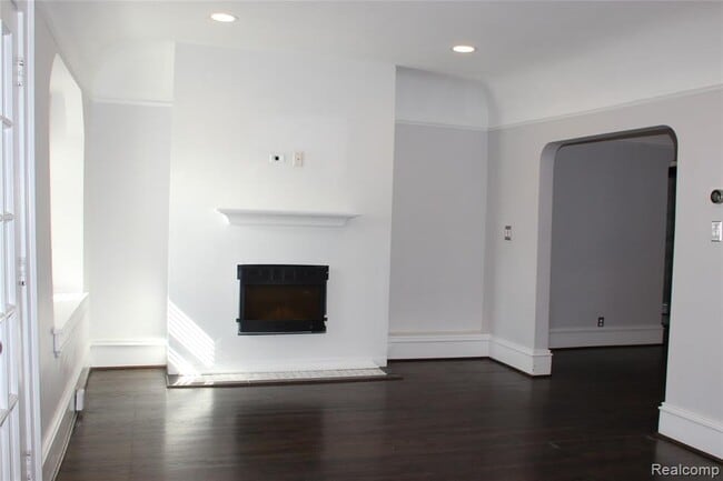 Photo - 115 E Lincoln St