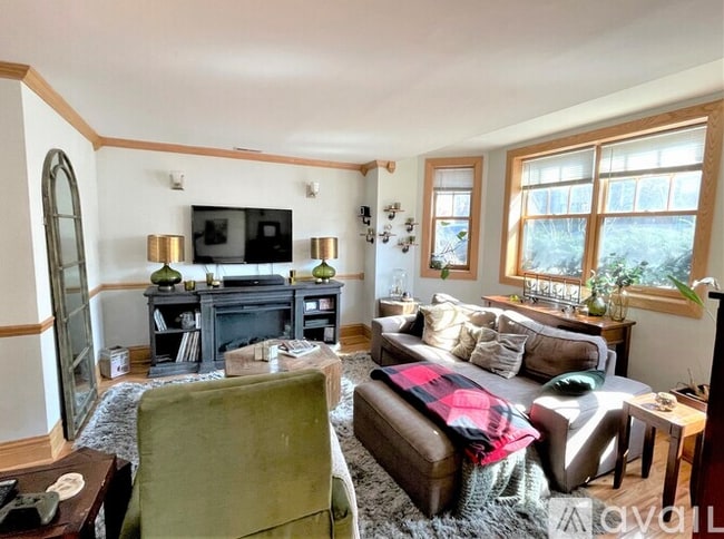 Photo - 1354 W Carmen Ave Unit 1