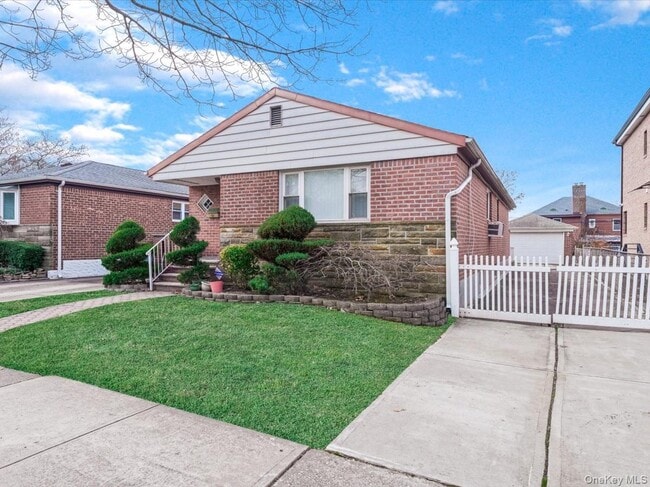 Photo - 58-52 208th St