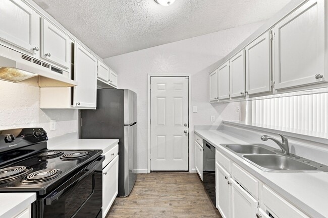 3BR/2.0BA Single Family - Dallas
