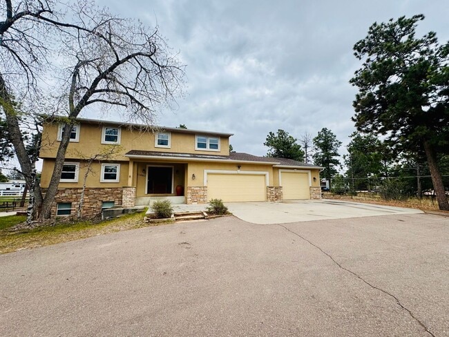 Building Photo - Beautiful home in Black Forest on 2.5 acres