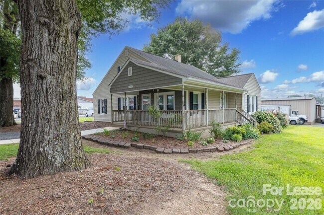 Photo - 123 E 2nd St