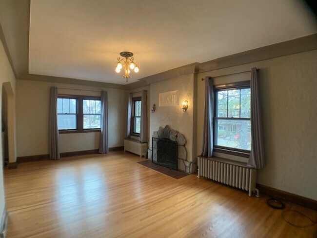 3535-3537 Harriet Ave