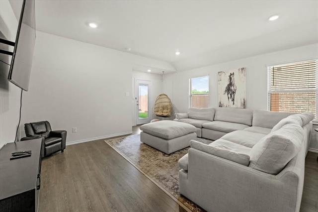 Photo - 287 Thoroughbred St