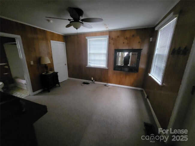 Photo - 13813 Holbrooks Rd House