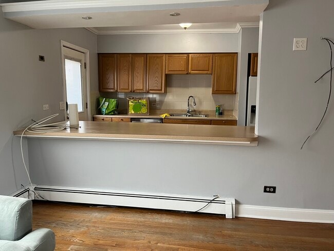 Building Photo - 6816 N Ridge Blvd Unit 3D