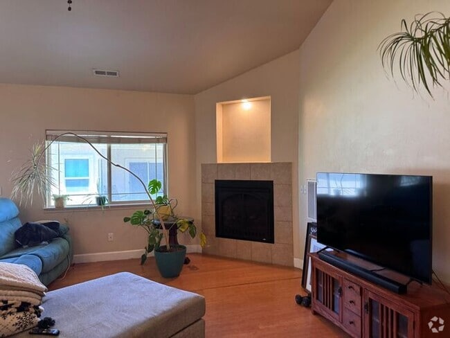 Building Photo - Spacious 3-Bedroom Home for Rent in Palisa...