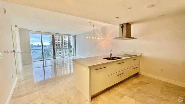 Building Photo - 465 Brickell Ave Rental