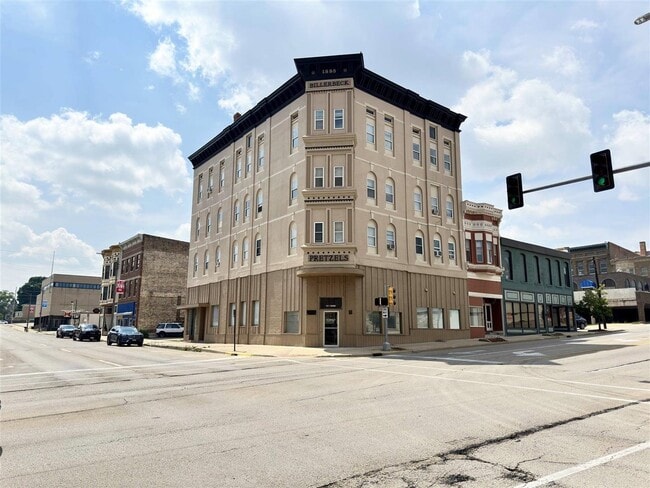 Building Photo - 26 S Galena Ave Rental