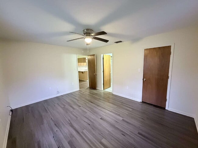 3213 Julia Ct