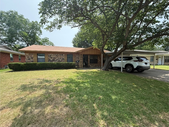 Photo - 963 Pebblebrook Dr House
