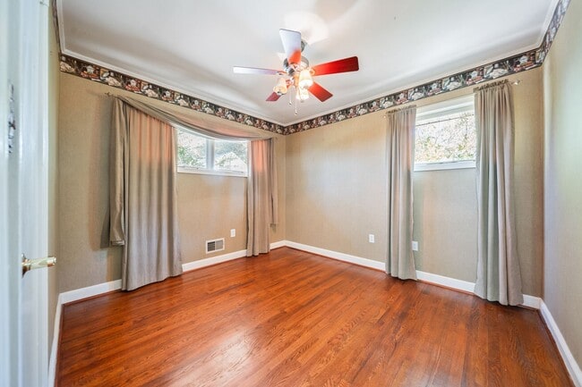 Photo - Cozy 4-Bedroom 2 bath home. MOVE -IN BY 12/31 AND RECEIVE HALF OFF FIRST MONTH'S RENT!!!!!!!