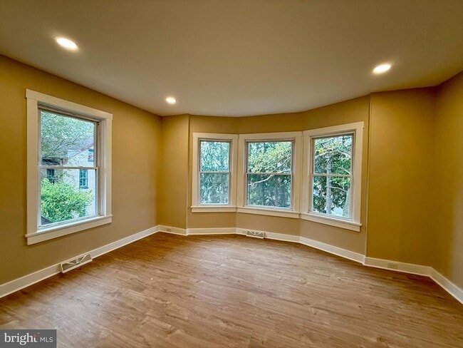 Photo - 415 Woodside Ave