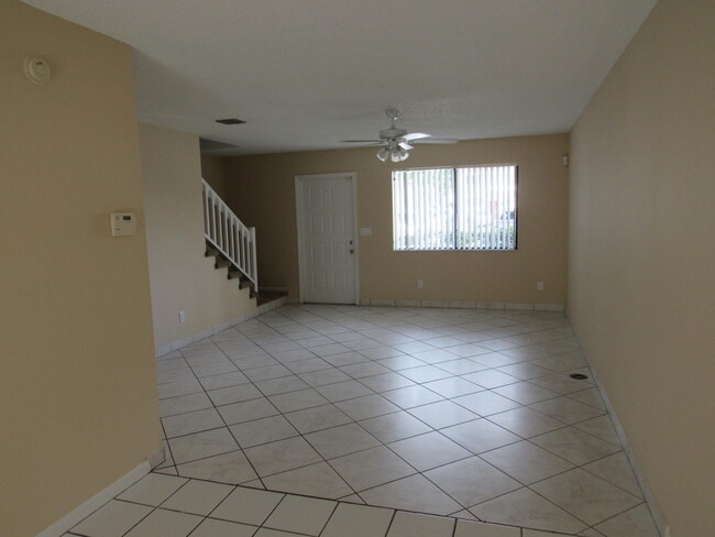 Photo - 904 Riverside Dr
